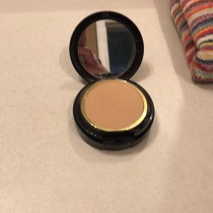 Estèe Lauder double wear make up